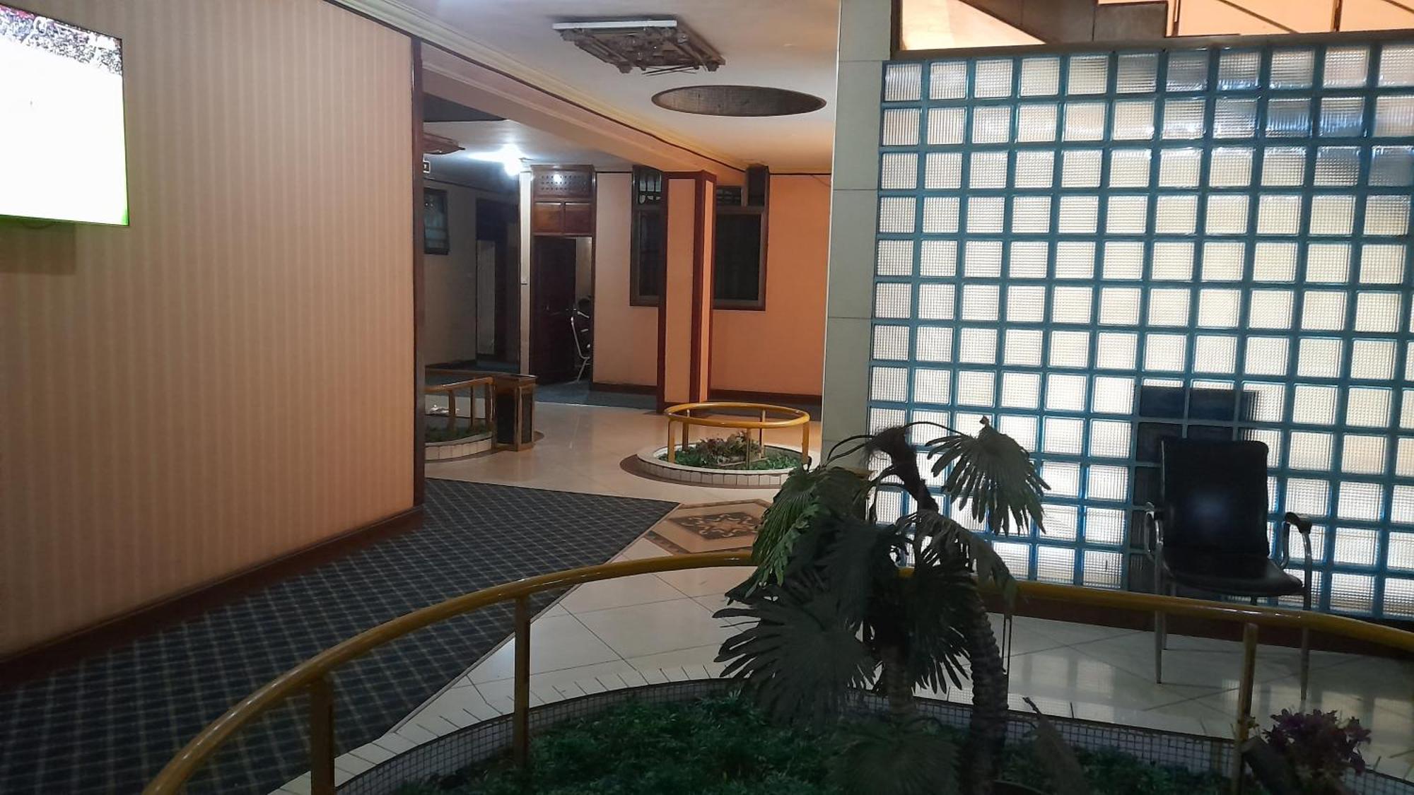 New Jbk Hotel Кампала Екстериор снимка