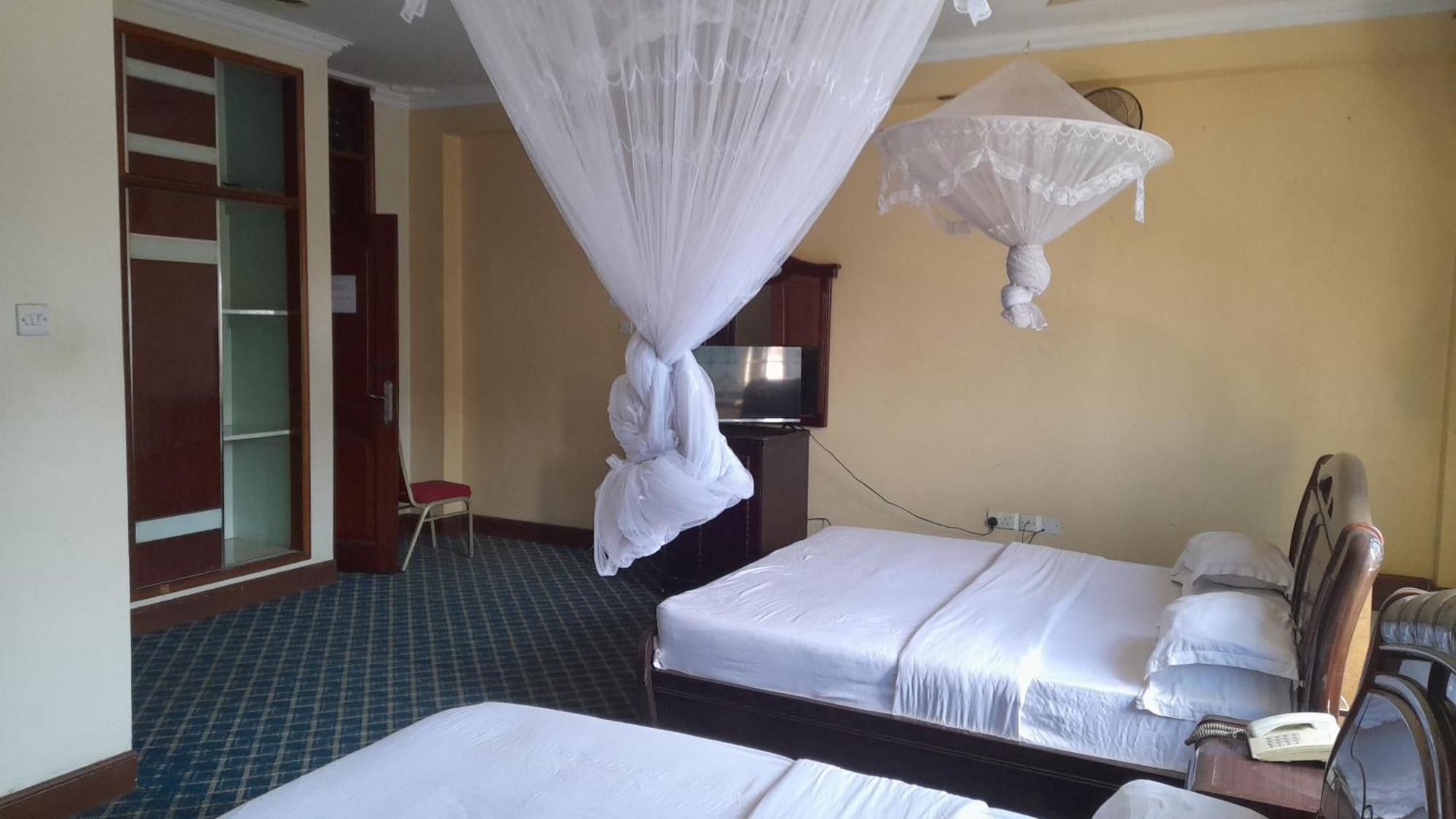 New Jbk Hotel Кампала Екстериор снимка