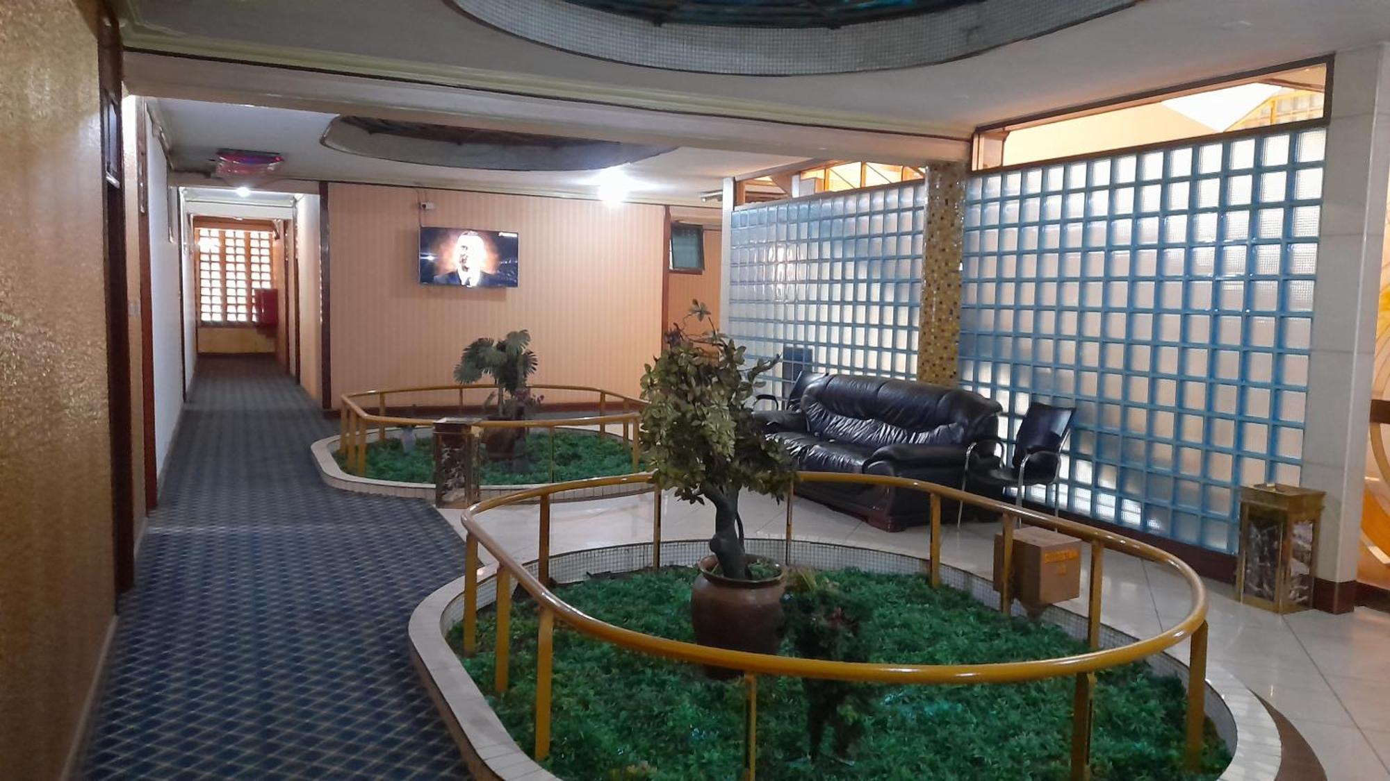 New Jbk Hotel Кампала Екстериор снимка