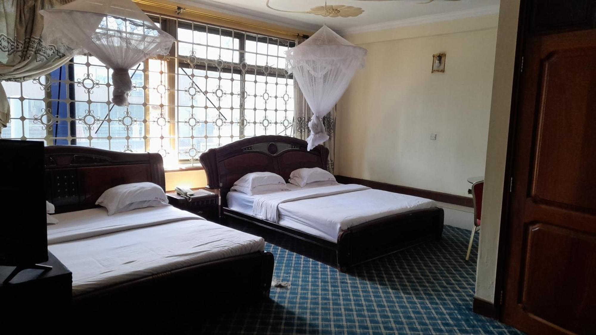 New Jbk Hotel Кампала Екстериор снимка