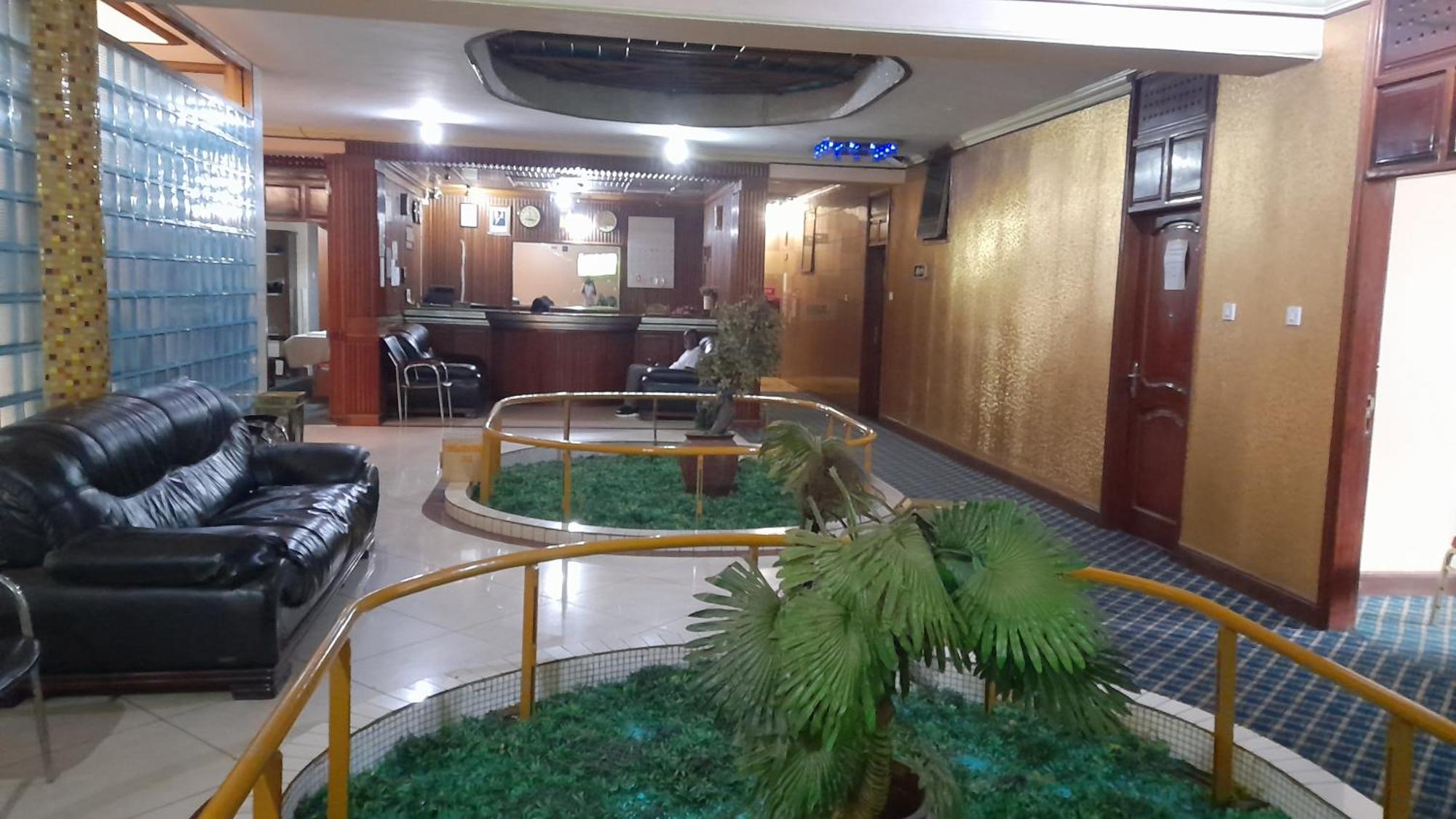 New Jbk Hotel Кампала Екстериор снимка