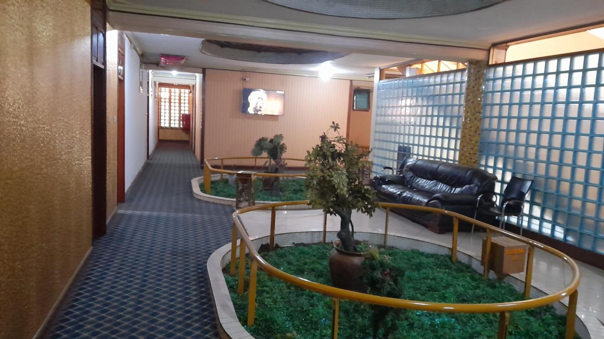 New Jbk Hotel Кампала Екстериор снимка