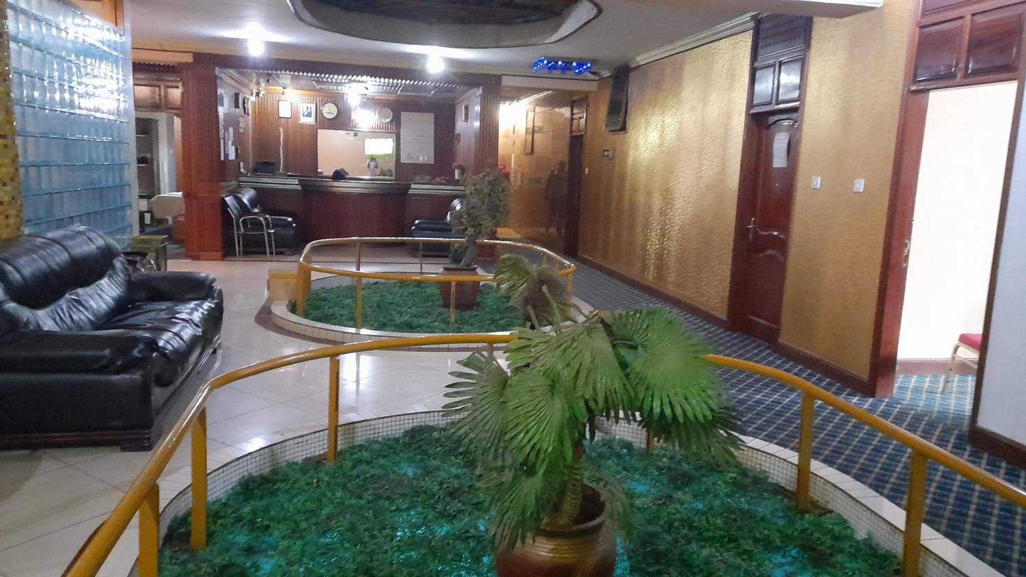 New Jbk Hotel Кампала Екстериор снимка