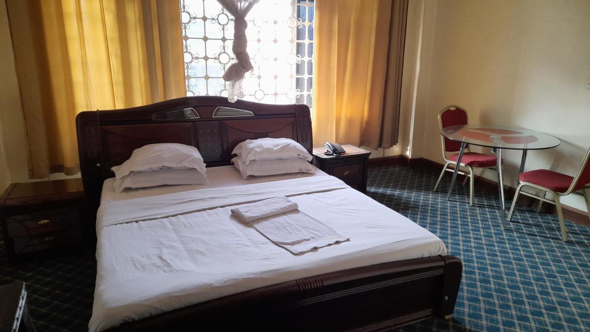 New Jbk Hotel Кампала Екстериор снимка