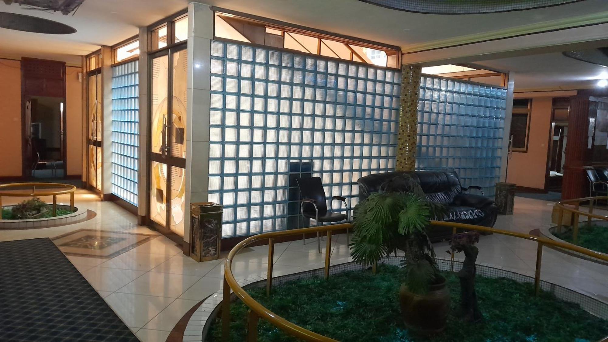 New Jbk Hotel Кампала Екстериор снимка