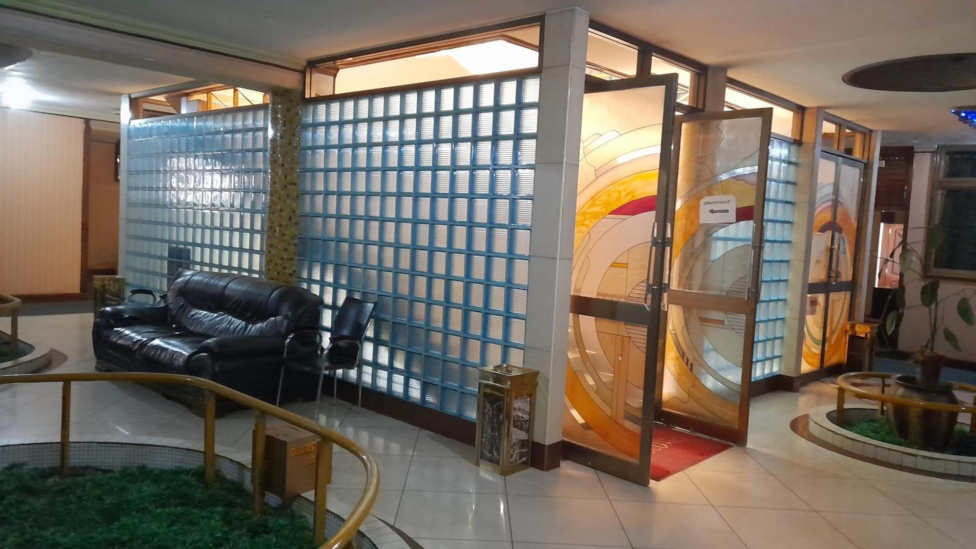 New Jbk Hotel Кампала Екстериор снимка